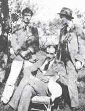 Duncan Grant, J.M. Keynes y Clive Bell en Charleston